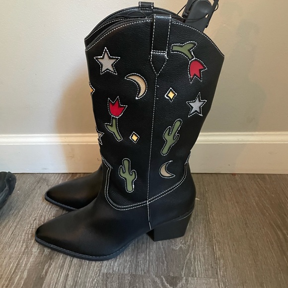 Black Western Embroidered Boots - Picture 10 of 11